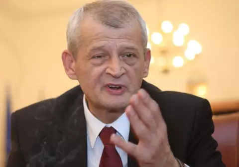 Sorin Oprescu: "În fiecare zi murim un pic din cauza mizeriei"
