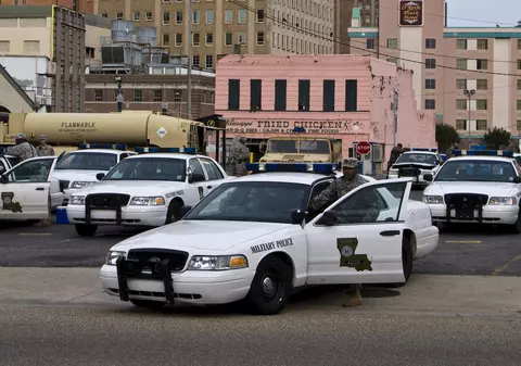 A împuşcat trei poliţişti pentru că l-au tras pe dreapta