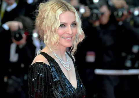Madonna şi Jesus vor să adopte un copil