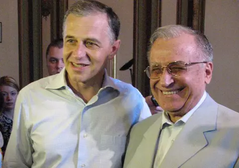 Geoană: "Iliescu face şi cadouri otrăvite"