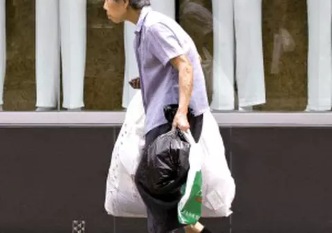 Femeie de 73 de ani, capul unei reţele de proxeneţi