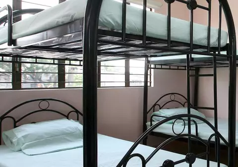 Cel mai tânăr primar din Europa încă locuieşte cu mama sa