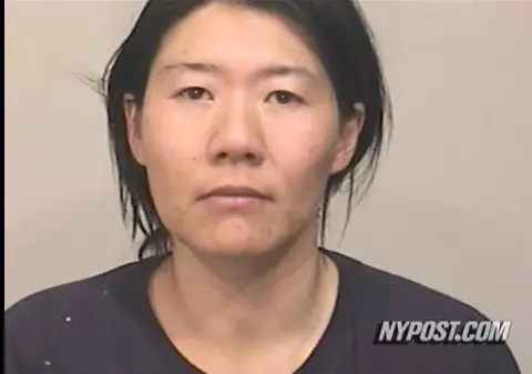 Video / S-a legat cu cătuşe de soţul ei şi l-a muşcat