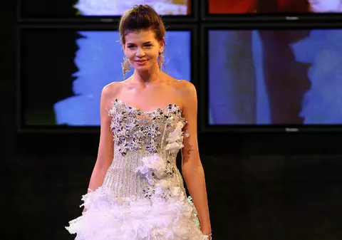 Monica Columbeanu dansează salsa