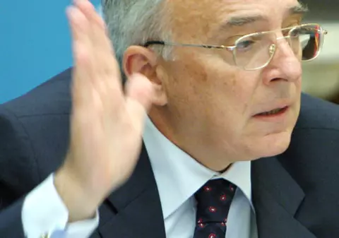 Isărescu: "Nu cred în cifra de 800.000 de şomeri"