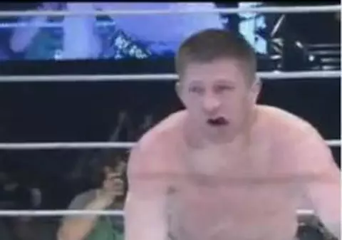 Incredibil! A pierdut meciul fiindcă a făcut cu mâna publicului