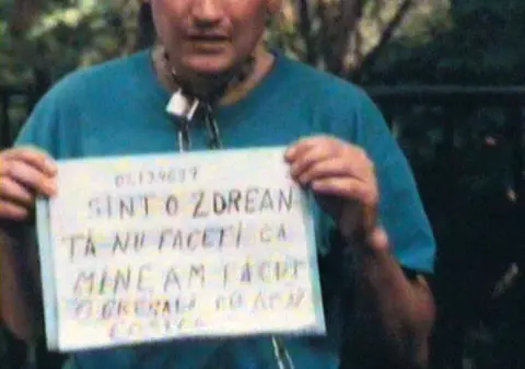 «A urinat pe mine»
