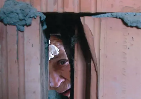 Primarul a furat banii pentru construirea locuinţelor sinistraţilor