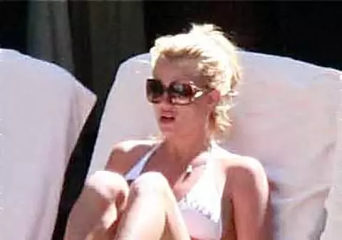 Britney, iar ţi-a ieşit "păsărica"!