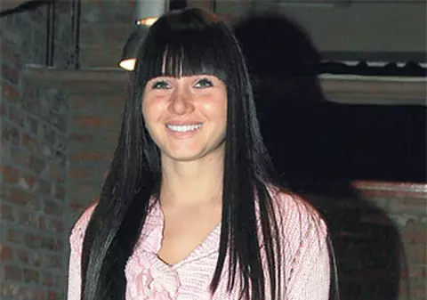 Elena candidează singurică