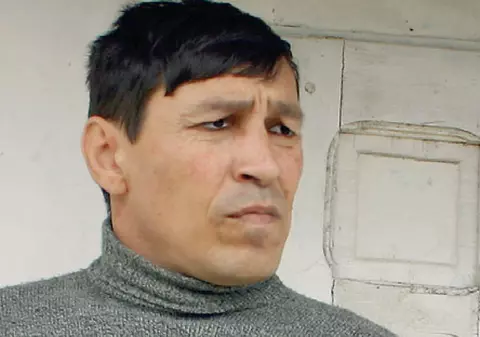 «Îi îngrijeşte mai bine decât mama lor»