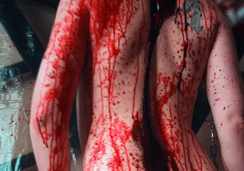 A decapitat-o pentru că avea un amant într-un joc online