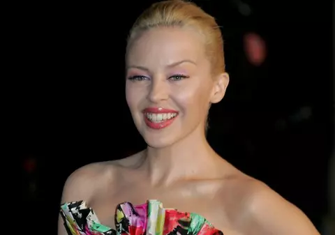 Kylie Minogue îşi cumpără haine de la second hand