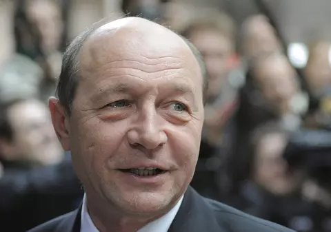 Băsescu, blocat de manifestanţii anti-NATO