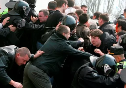 Poliţia a arestat 193 de manifestanţi