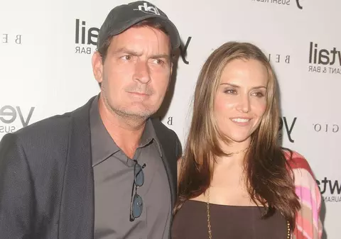 Al doilea dintre gemenii lui Charlie Sheen a fost externat