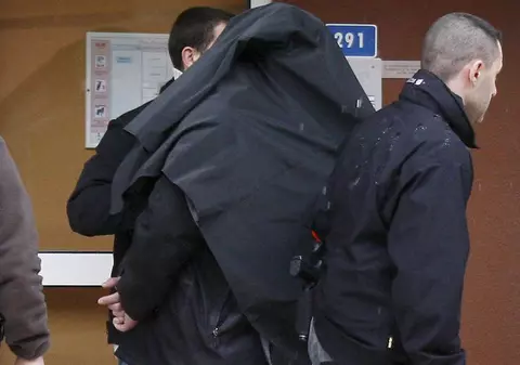 Un poliţist francez şi-a omorât soţia şi cei doi copii