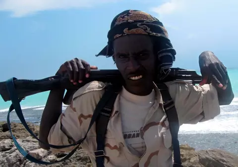 Trei marinari români răpiţi de piraţii somalezi au fost eliberaţi 