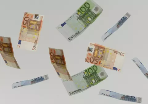 Românii din Spania îşi plătesc impozitele