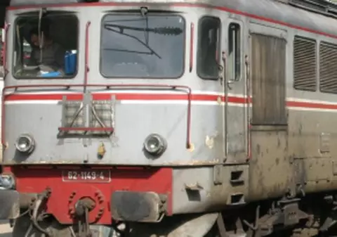 A murit după ce a intrat cu maşina într-un tren