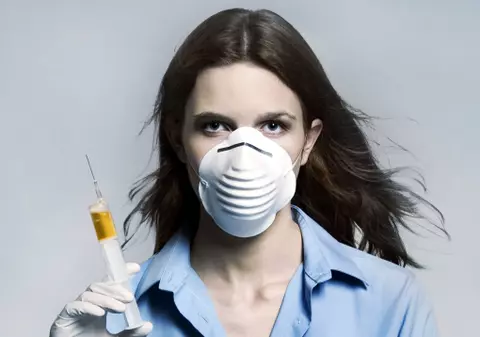 I-a făcut bebeluşului injecţii cu fecale