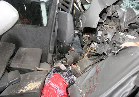 Un TIR s-a răsturnat peste un microbuz în Cernavodă: 4 morţi!