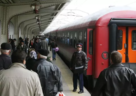 12.000 de ceferişti ies în stradă