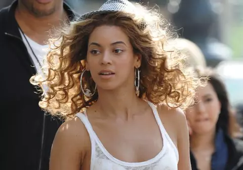 Beyonce şi-a trimis sosia la muzeu pentru ca ea să meargă la shopping