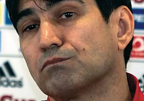 Selecţionerul, păzit de 10 bodyguarzi 