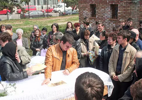 Românca împuşcată de patronul ei italian a fost înmormântată