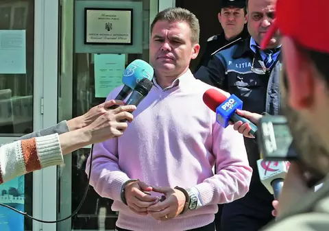 Arbitri încătuşaţi