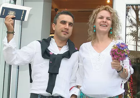 Zoli de la Sistem s-a însurat în blugi