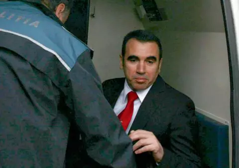 Grupul Penescu a stat nespălat!