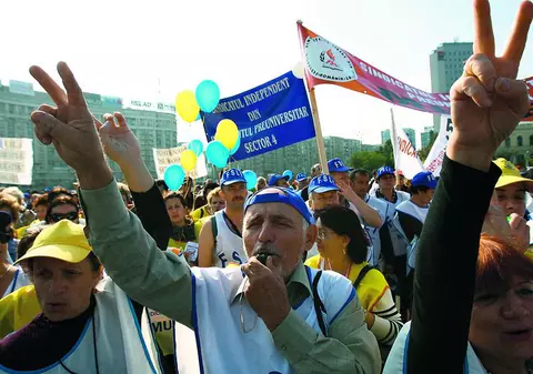 Profesorii sar la gâtul guvernanţilor: "Daţi-ne banii"