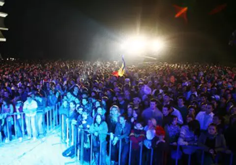 FOTO / 12 mii de mâini în aer la MTV Days!