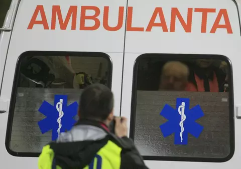 O bătrână a murit după ce o maşină a lovit-o pe trotuar