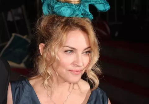 Madonna îi plăteşte ore de engleză lui Jesus