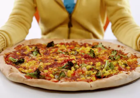 Vrea instrucţiuni pentru deschiderea cutiei de pizza / Video