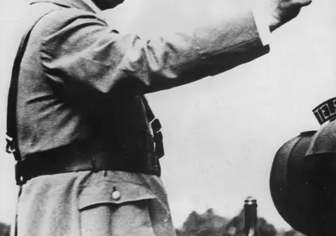 Amendat cu 900 de € pentru decapitarea lui Hitler