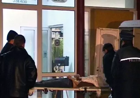 Şi-a omorât soţia şi soacra sub ochii copilului