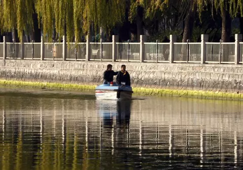Un tânăr a murit înecat în lacul din parcul Tineretului