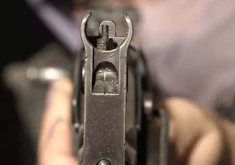  Bărbat împuşcat în picior de un luptător DPIR