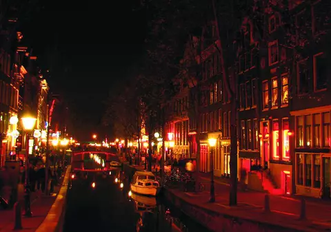 Turism sexual în "cartierele roşii" ale Europei