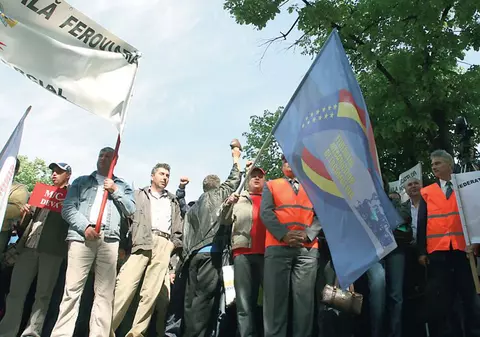 10.000 de oameni ies în stradă