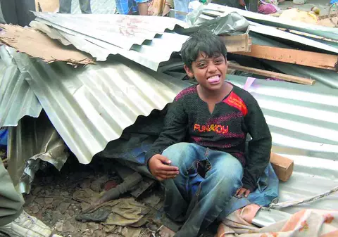 Un puşti din filmul «Slumdog Millionaire» a rămas fără casă