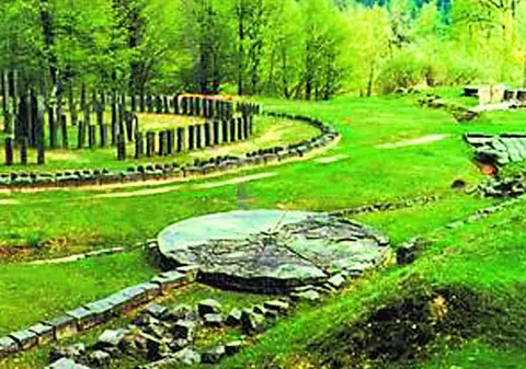 Cetatea dacică Sarmizegetusa Regia va fi scanată din avion. Arheologii vor să descopere vestigiile ascunse în pământ