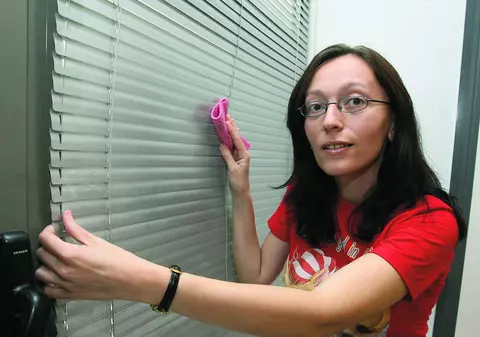 Cum cureţi jaluzelele?