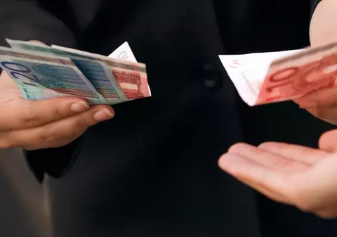 Salariul minim, de 800 de lei