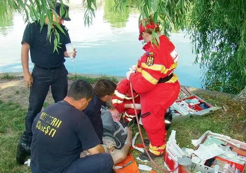 A sărit în lac să-i salveze de la înec