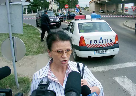 Au blocat drumul pentru că şoseaua trece pe terenul lor
